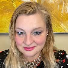 Empowered In Heels: Tamasy, Suzy, Trinh, Victoria, Tulpan, Olimpia,  Shanmugarajah, Sutha, Thomson, Beverley Rose, Lubeck, Mackenzie, Cranley,  Kimberly Anne, Theo, Demi, Bailey, Cheryl, Traynor, Jennifer:  9798798102969: Amazon.com: Books