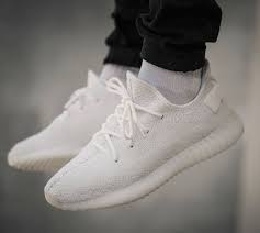 Adidas ist einer der bekanntesten sportartikelhersteller der welt: Adidas Yeezy Boost 350 V2 Cream Cp9366 2018 Release Date Sneaker Trend Yeezy Schuhe Schuhe Damen