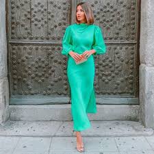 Si la boda a la que vas a asistir es de día, lo mejor es que te decidas por un vestido corto. Los Vestidos Lenceros O Slip Dress De Otono Para Invitadas