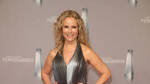 Nun packt sie über heidi klum aus. Fies Daniel Hartwich Disst Katja Burkard In Dschungelshow Promiflash De