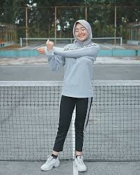 Health and fitness outdoor concept. Ada Yang Tau Olahraga Pipi Gimana Sport Outfits Casual Hijab Outfit Baju Olahraga Wanita
