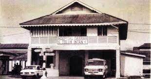 Sistem otonomi daerah memungkinkan daerah mempunyai hak dan kewajiban untuk mengatur daerahnya sendiri. Nostalgia Hospital Lama Teluk Intan