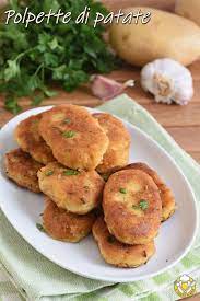 Quella che vi proponiamo oggi è una ricetta veloce per un secondo piatto prelibato buono per ogni stagione: Polpette Di Patate Siciliane Ricette Ricette Di Cucina Cibo