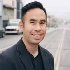 Mike Hom's Instagram, Twitter & Facebook