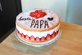 Den kuchen auskühlen lassen und aus der form lösen. Kase Sahne Torte Mit Erdbeeren Torten Tulpen Und Meer