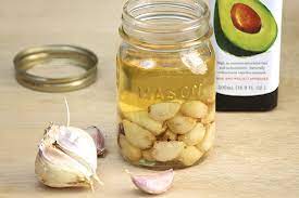 Kandungan senyawa allicin dan minyak atsiri di dalamnya memiliki banyak manfaat mengonsumsi bawang putih tunggal secara rutin dapat membantu menjaga tubuh tetap bugar. Khasiat Minyak Bawang Putih Yang Tak Ramai Antara Kita Yang Aware