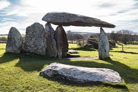 The countryside is characterized by mountain ranges, wide river valleys, attractive coastline and ancient castles. Cardigan In Wales An Der Cardigan Bay Was Es Alles Zu Sehen Und Zu Erleben Gab