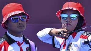 To shoot arrows as close to the centre of a target as possible. Archery Unvaccinated U S Archer Misses Fans As S Korea Wins Mixed Gold Reuters