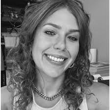 Deborah Holzmann's Instagram, Twitter & Facebook