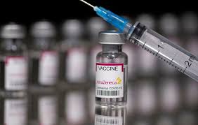 Gesundheitspersonal soll nach der impfung dennoch auf die anzeichen einer seltenen. Corona News Astra Zeneca Impfstoff In Mehreren Landern Ausgesetzt