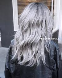 Online Internet Portal Fur Dekoration Und Tourismus Furfrauen Club Silberne Haarfarben Platin Haar Balayage Frisur