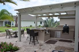 outdoor kitchen with pergola, knee wall