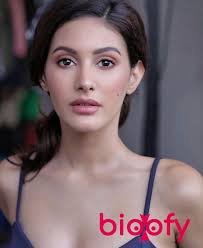 Some interesting facts about amyra dastur. Amyra Dastur Biography Age Family Love Figure Bioofy