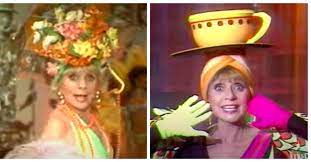 « tata yoyo » et son grand chapeau, « la bonne du curé » « qui voudrait bien mais peut point », les nattes articulées de « frida oum papa » et « cho ka ka o » avec sa tasse sur la tête. Annie Cordy Decedee A L Age De 92 Ans Ses Plus Grands Tubes Videos