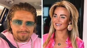Daarin showt ze haar nieuwe lokken die van koelblond naar warm roodbruin zijn gegaan. Andre Hazes Monique En Ik Gaan Goed Met Elkaar Om