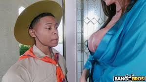 Hay muchos grandes videos porno gratis sobre latina destiny en ro89.com. Ariella Ferrera Seduce A Joven Negro Scout Con Su Madura Latina Juggs