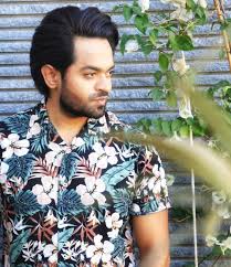 Naveed Raza is giving striking appearance in Zivri's Style.🤩