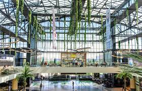 Opened in 1974, the mall maintains most of its original designs and fittings despite the numerous renovations made over the years. Parklake Shopping Center