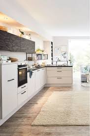 Geniessen Und Gaste Verwohnen Kommunizieren Und Kochen Partys Feiern Und Plaudern Freunde Vereinen Das Alles Geht In Dei Kuche L Form L Kuchen Mobel Martin