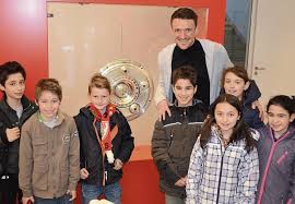 He was also called up five times to the senior germany national team. Reporter Treffen Fussballstar Nurtinger Zeitung