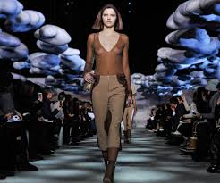 Model who has walked the runway at the world's top fashion weeks for such prominent designers as chanel, marc jacobs, diane von furstenberg, and many others. Kardashian Sister Kendall Jenner S Net Worth Reaches 5 Million