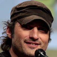 He is a close friend and collaborator of Robert Rodriguez. 🎬