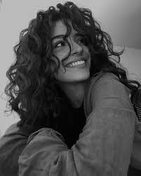 Laura Leonetti's Instagram, Twitter & Facebook