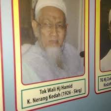 Syaikhul islam ibnu taimiyah dalam kitabnya yang berjudul al furqon baina islam di indonesia memang perlu diluruskan akidahnya masih banyak yang beribadah diluar syariat islam. Www Pokli Com Tok Wali Pak Su Mid 1926 Sekarang Facebook