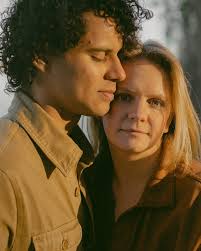 🎉The lesson of 2022: celebrate your peers. The deepest joy and healing  we've experienced this year has come from community, collaboration, and  creative friendships. So much in this world wants us to