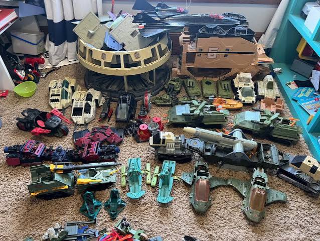 1980s GI Joe Vintage Huge Lot Figures, Accesories, File Cards, Vehicles, Bases | eBay