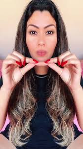 Trend Mit Dem Mittelfinger Im Spiegel