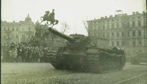 Этот праздник является важным из самых величественных, почитаемых, трогательных и популярных. Den Pobedy V Kieve V 1945 Kak Eto Bylo