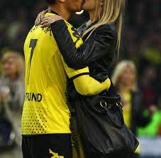 We would like to show you a description here but the site won't allow us. Bundesliga Spielerfrauenalarm Beim Deutschen Meister Bilder Fotos Welt