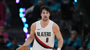 Blazers star Deni Avdija has tooth chipped by Spurs' De'Aaron Fox, then gets called for a foul