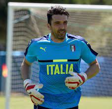 For juventus's pirlo, buffon, a long road back to berlin after 2006. Gianluigi Buffon Wie Italiens Legende Millionen Euro Verlor Welt