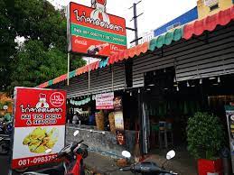 Famous halal fried chicken kai tod decha hatyai thailand. Fried Chicken With Sticky Rice Picture Of Kai Tod Decha Hat Yai Tripadvisor