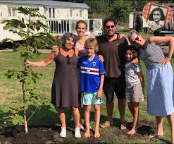 Check spelling or type a new query. Hanneke Groenteman Plant Anne Frankboom Bij Buitengoed De Gaard Buitengoed De Gaard