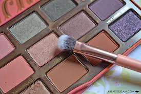 Tous les pinceaux sont très doux, et pourtant bien élastiques (une j'étais habituée au pinceau liner pointu, au liner biseauté, mais jamais au liner langue de chat, et celui de cerro qreen n'est vraiment. La Beaute De Lam Blog Beaute Bien Etre Culture Et Gourmandise 11 Marques De Pinceaux Au Banc D Essai