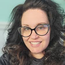 Elizabeth Litke's Instagram, Twitter & Facebook