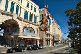 Niagara falls so far has a huge list of concert tours entering the city in the coming weeks. Live Music And Dining In Niagara Falls Canada On Hard Rock Cafe Niagara Falls Canada