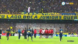 Burla ocurrió mientras los jugadores 'millonarios' sufría por el gas pimienta que recibieron en el túnel. El Fantasma De La B En La Bombonera Youtube