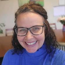 Tracie Simons's Instagram, Twitter & Facebook