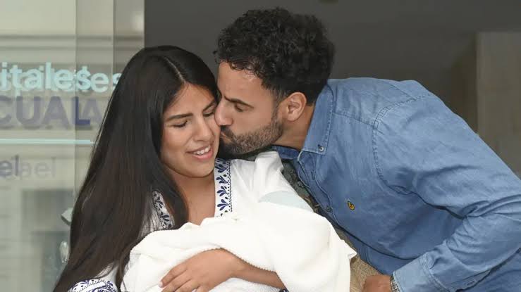 Isa Pantoja: “Nuestra idea es tener más hijos, pero hasta que Cairo no  empiece la escuela infantil, no vamos a ver la luz al final del túnel"