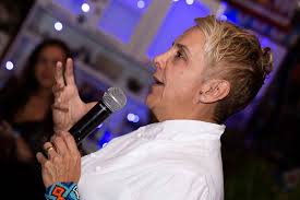 Coach Paula Abreu movimenta restaurante Universal Diner com bate-papo