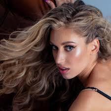 Sara Robles's Instagram, Twitter & Facebook