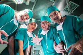 Carlo verdone ha espresso la sua preoccupazione per l'inizio della fase 2 e la paura che i contagi condividi su facebook. Coronavirus Carlo Verdone Uscita Rinviata Per Il Suo Nuovo Film Movieplayer It