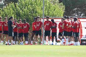 Sport lisboa e benfica b, commonly known as benfica b, is a portuguese professional football team based in seixal. Rwxgkxdkwlldim