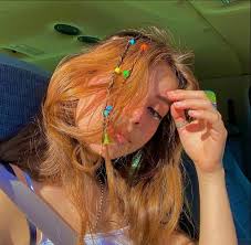 Indie Girl In 2020 Clip Hairstyles Indie Hair Aesthetic Hair