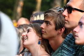 THE DO'S AND DONT'S FOR TAKING A FIRST DATE TO A SHOW