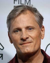 Since his screen debut as a young amish farmer in peter weir's witness (1985), viggo mortensen's career has been marked by. Datei Viggo Mortensen C 2020 Jpg Wikipedia